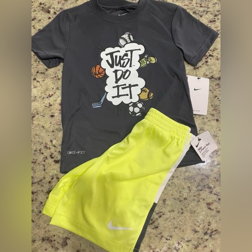 Nike boys size 7 Dri fit set nwt